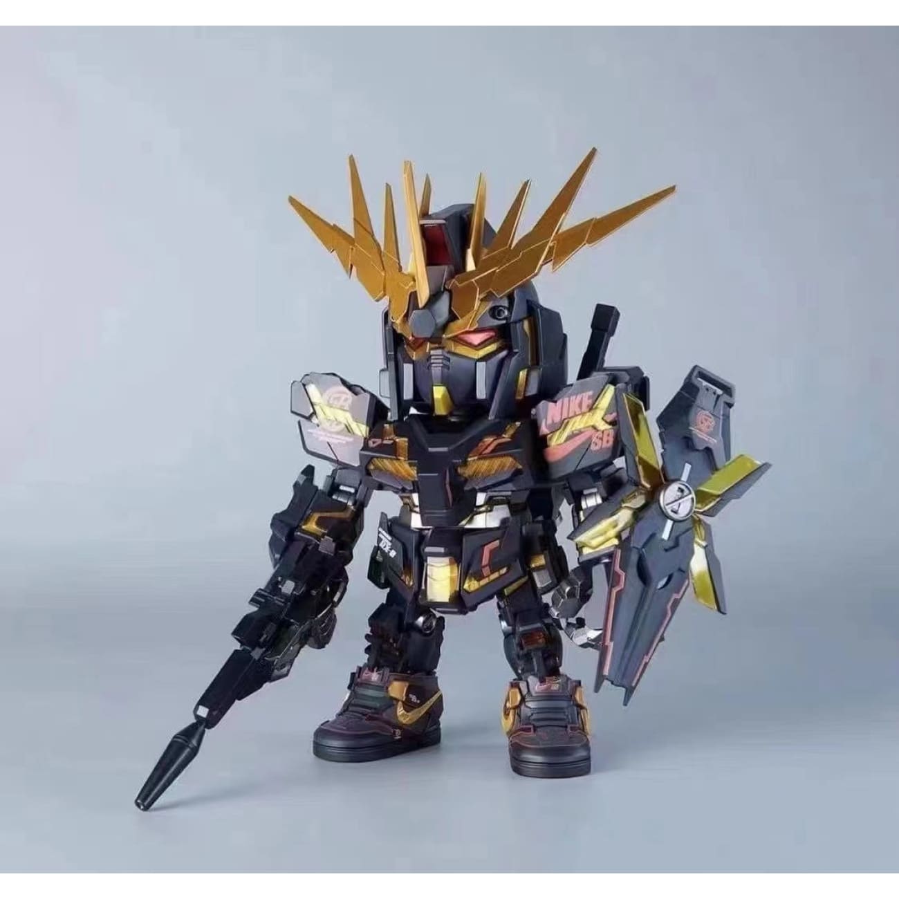 QMSV Nike SB - RX-0 Unicorn Gundam [White/ Black]