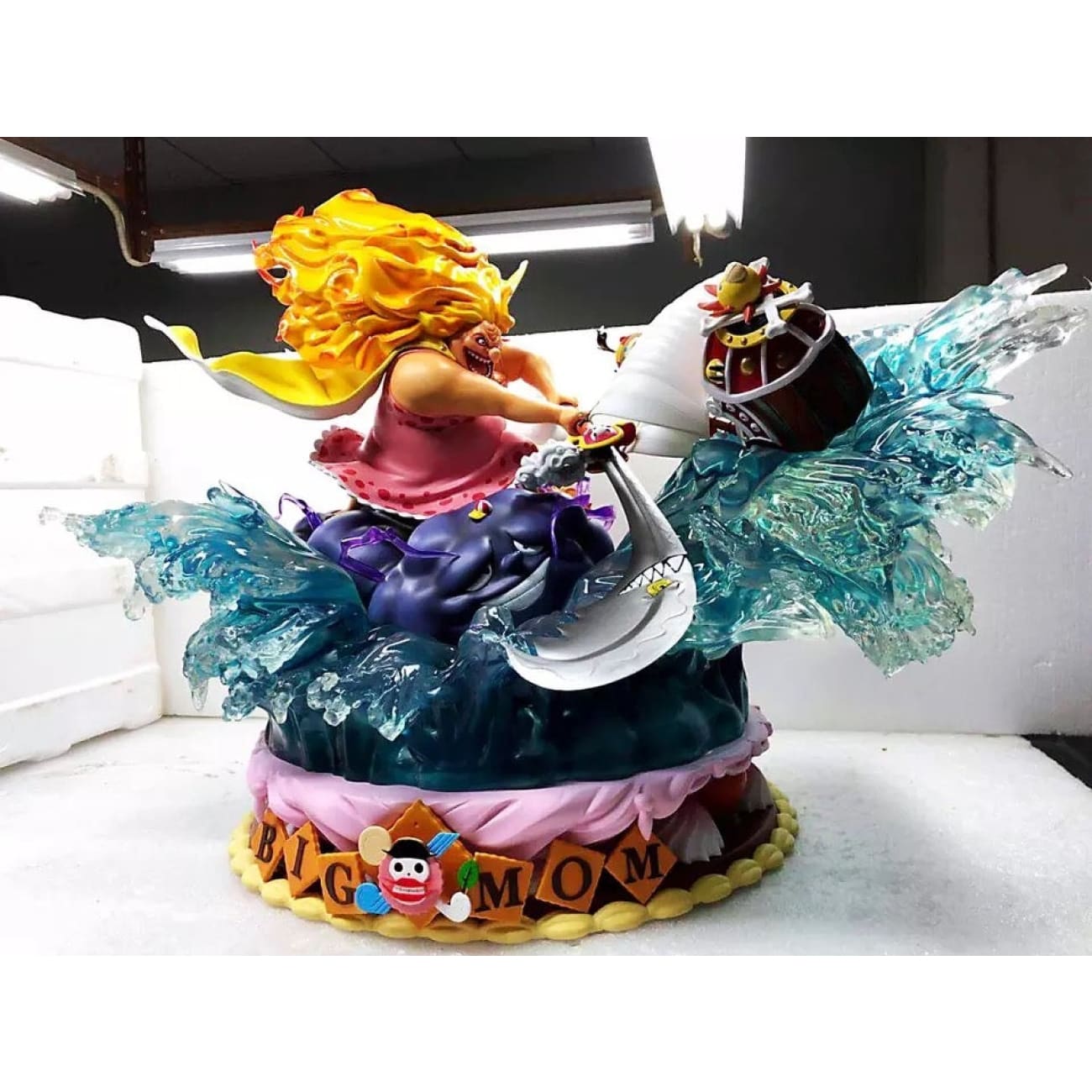Rainbow Eye Studio - Big Mom Diorama [1/6 scale]
