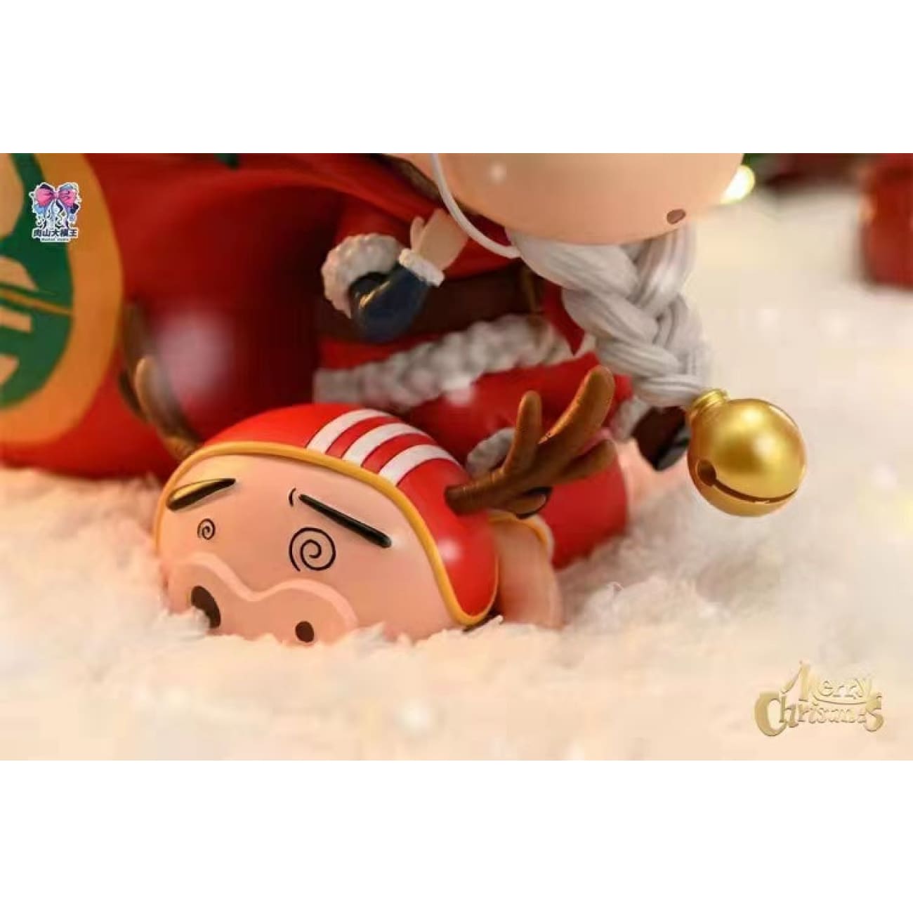 Roshan studio - Crayon Shin Chan cosplay Giving Santa