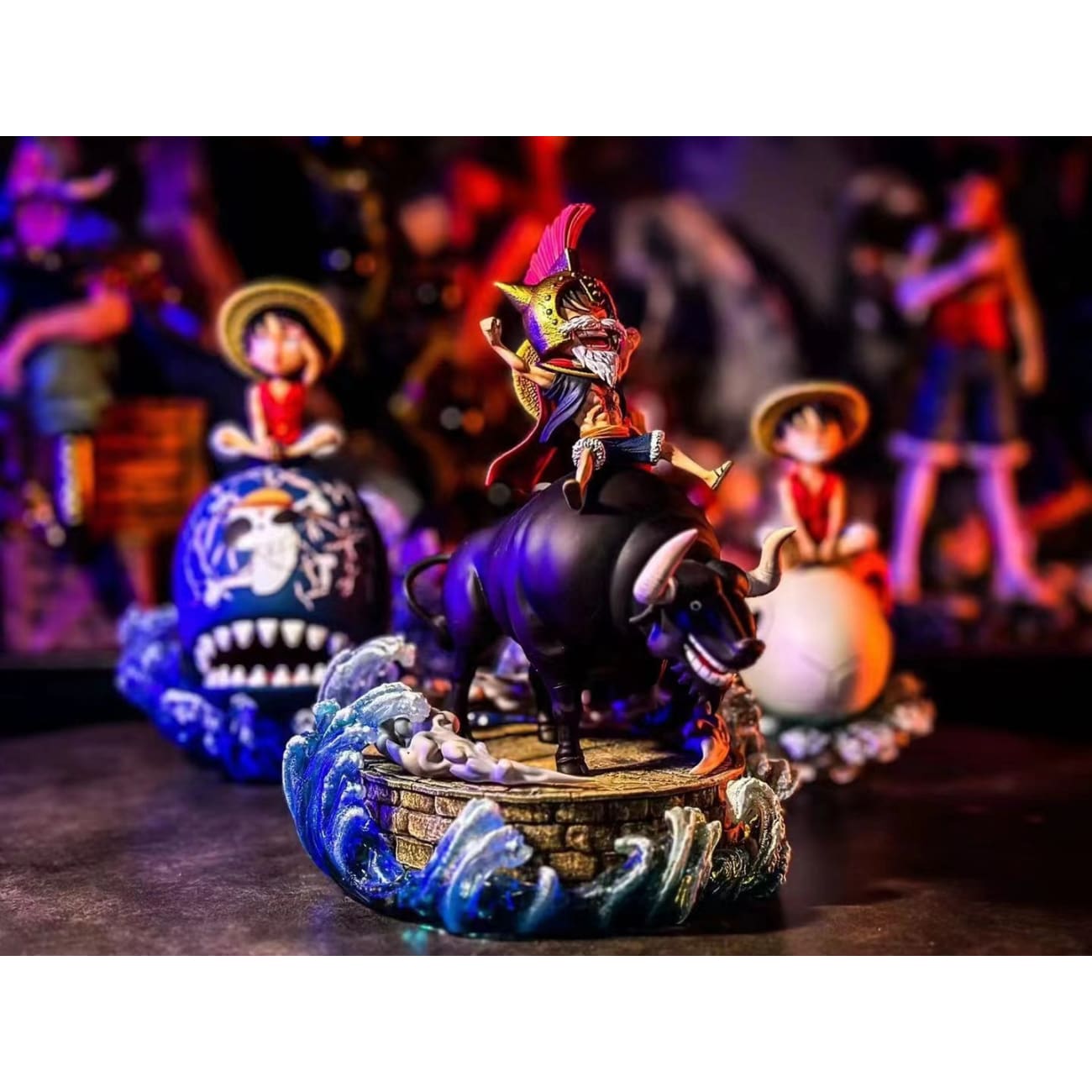 Straw Hat Studio - Bull Riding & Monkey D. Luffy