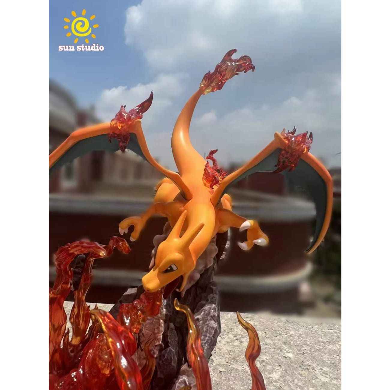 SUN  Studio - Charizard