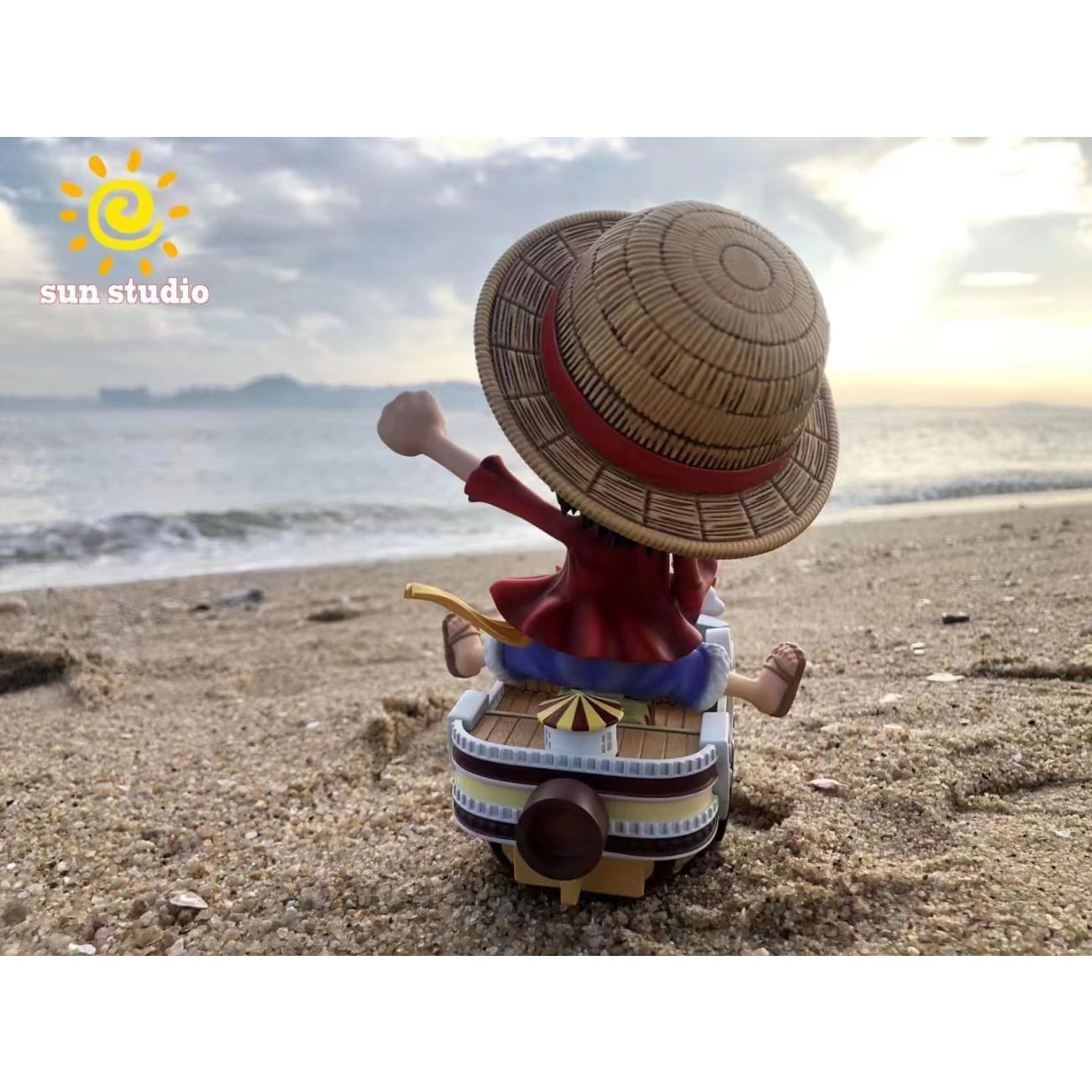 Sun Studio - Monkey D Luffy / White Nika Luffy / Yellow Nika Luffy Riding Thousand Sunny