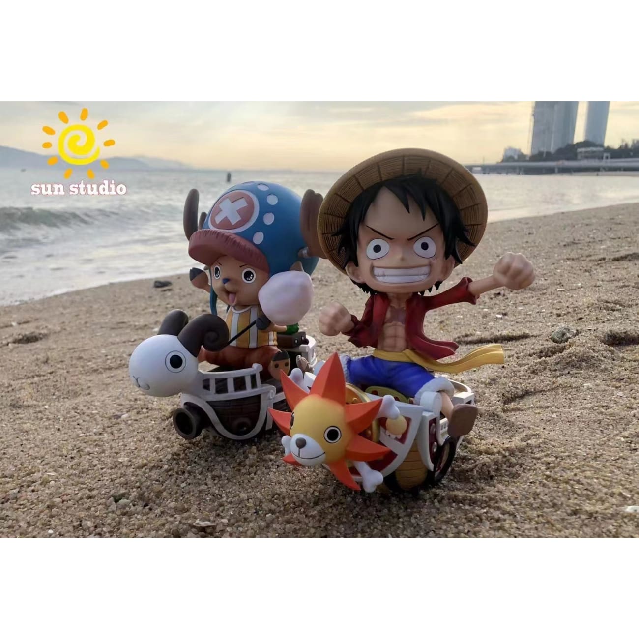 Sun Studio - Monkey D Luffy / White Nika Luffy / Yellow Nika Luffy Riding Thousand Sunny