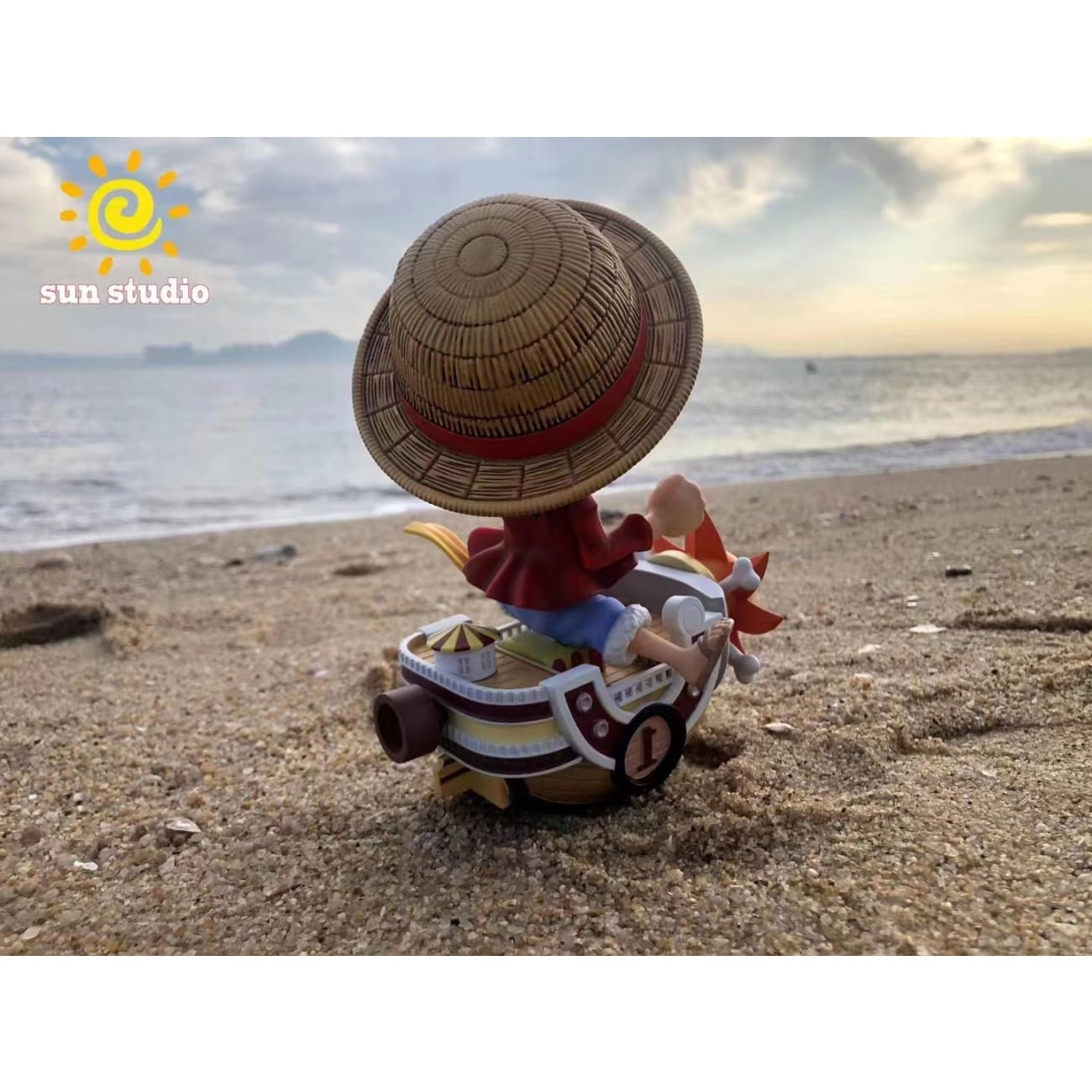 Sun Studio - Monkey D Luffy / White Nika Luffy / Yellow Nika Luffy Riding Thousand Sunny