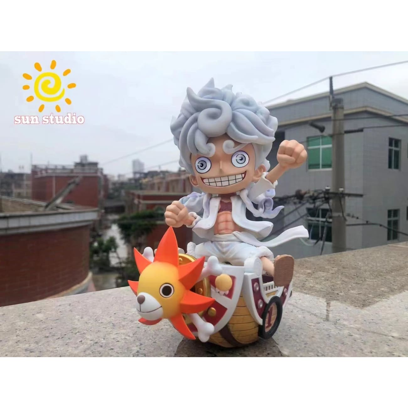 Sun Studio - Monkey D Luffy / White Nika Luffy / Yellow Nika Luffy Riding Thousand Sunny