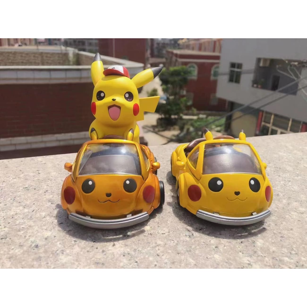 Sun Studio - Pikachu with Pikachu Car [Electroplating Gold Version]