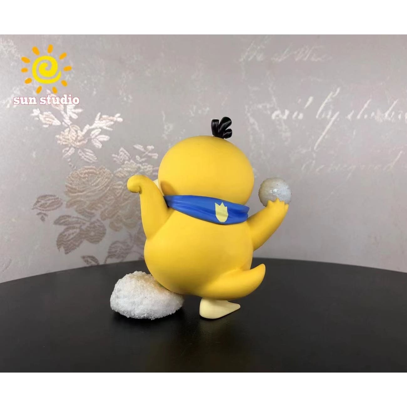 Sun Studio - Throwing Snowball Psyduck