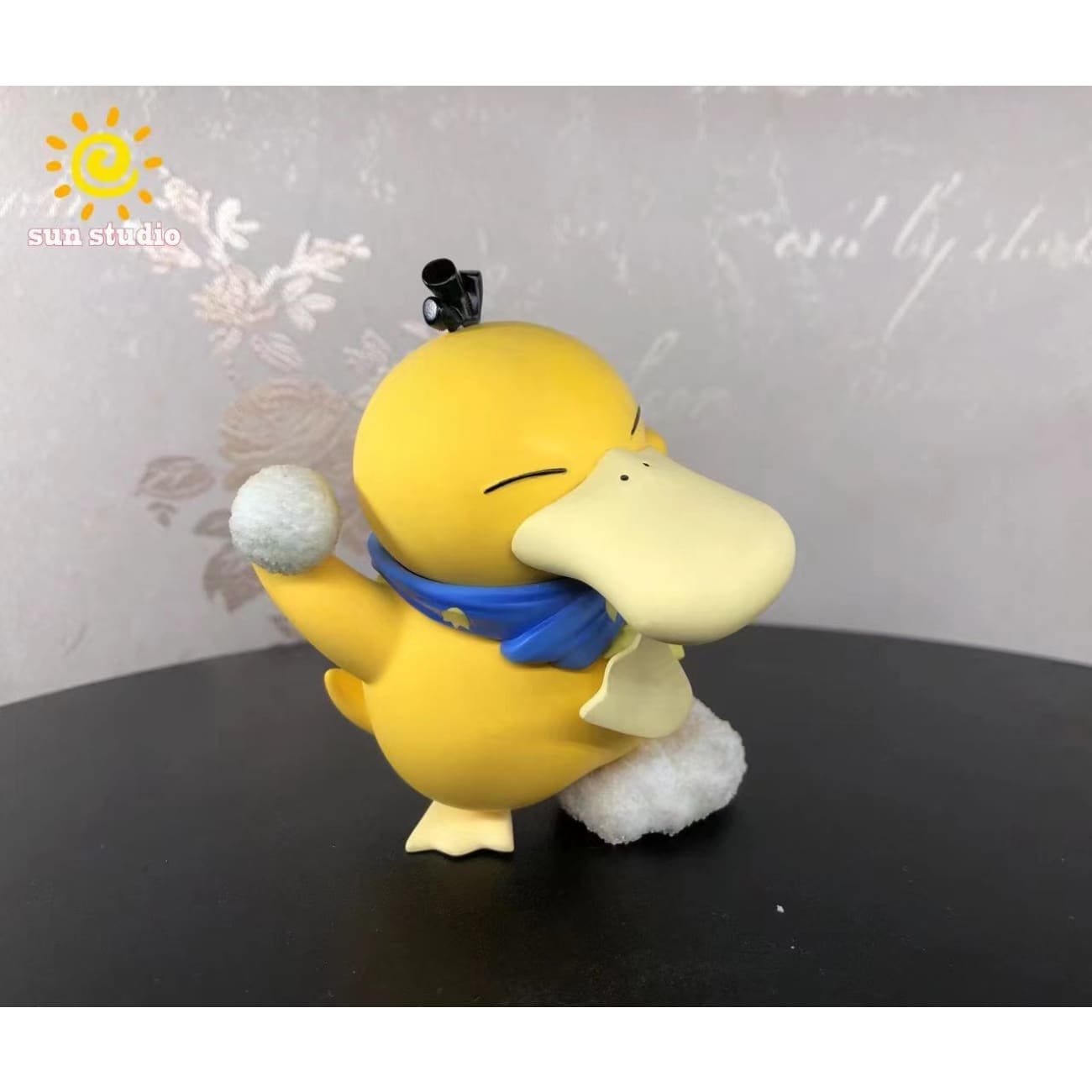 Sun Studio - Throwing Snowball Psyduck