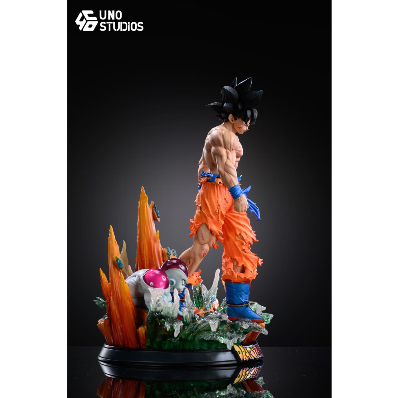 UNO Studio - 1/5 Scale Son Goku vs Frieza / 1/3 Scale Son Goku