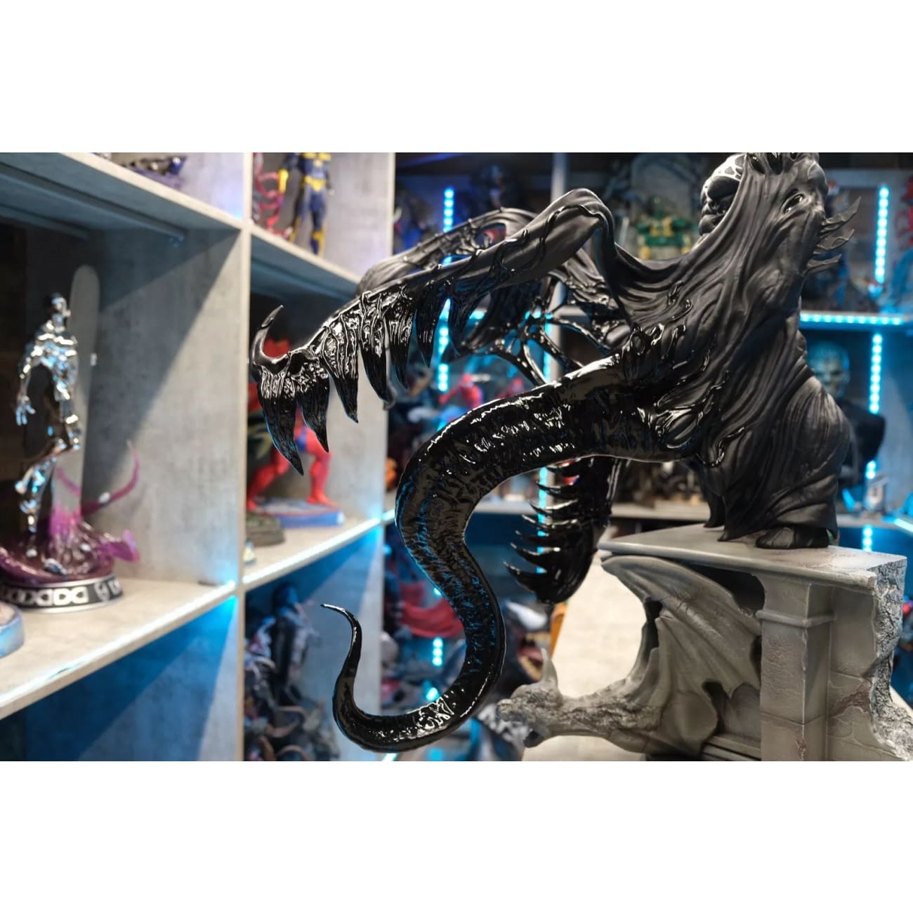 Y & g Productions - Venomised Batman [1/4 Scale]
