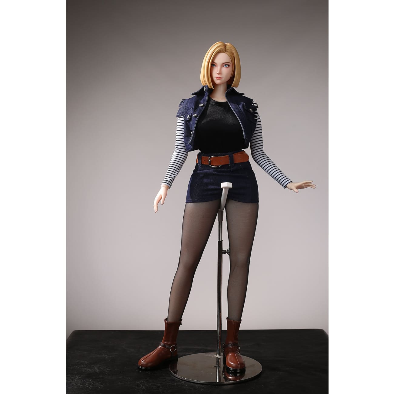 Yu Zhai Ren Xing Studio - Android 18