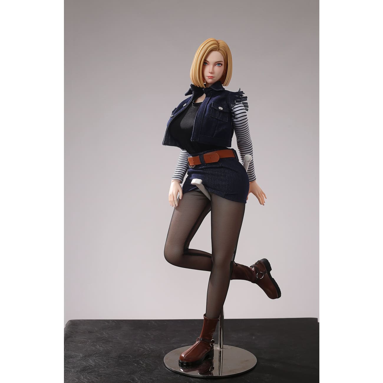 Yu Zhai Ren Xing Studio - Android 18
