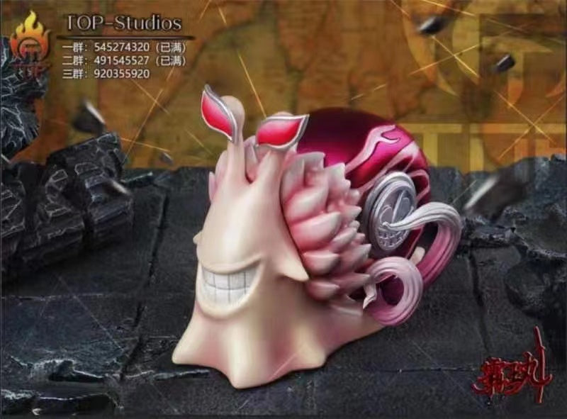 TOP studios - Donquixote Doflamingo/ Dracule Mihawk Den Den Mushi