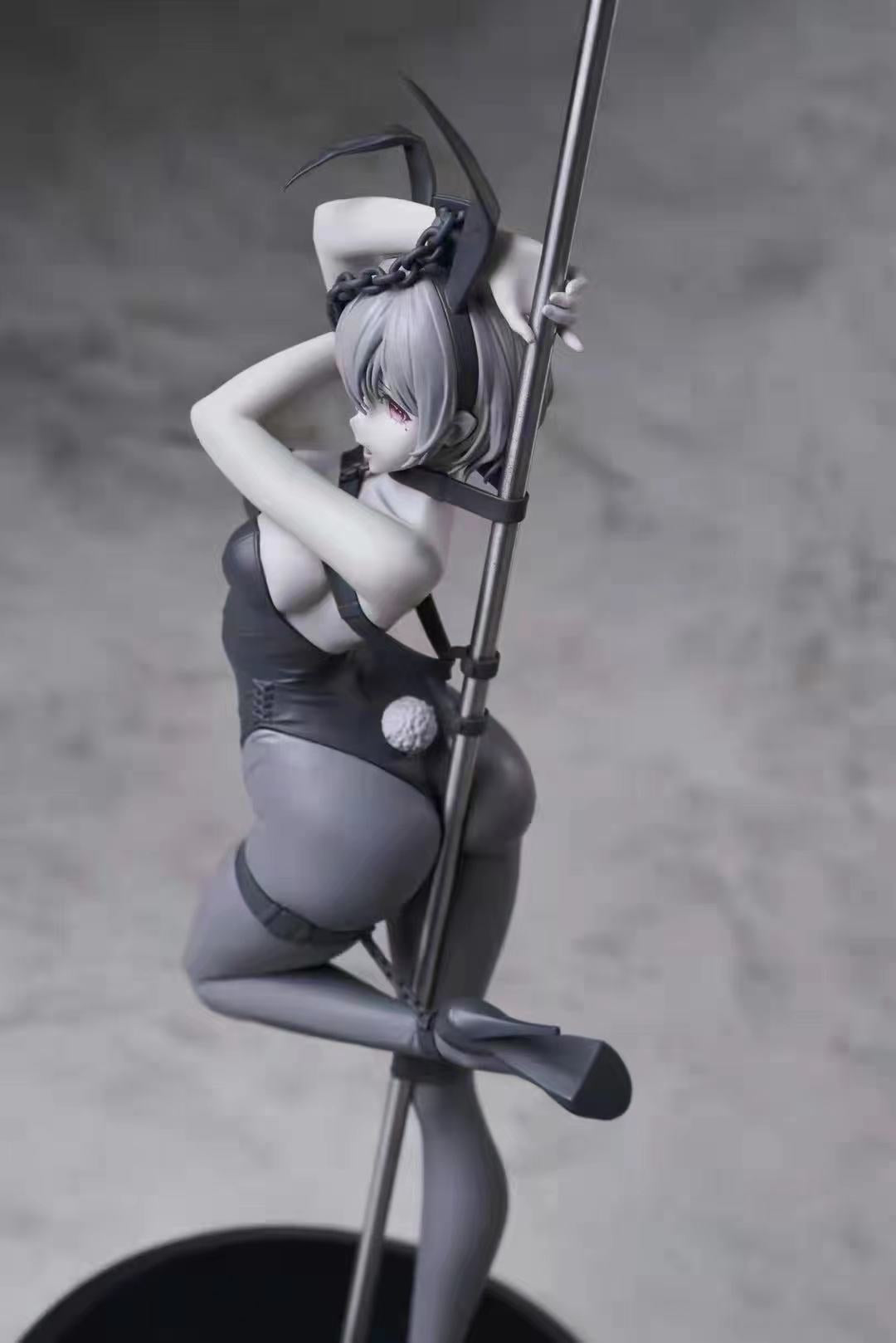 Free Will Studio -  Bunny Girl Fu on Pole [1/7 scale] 