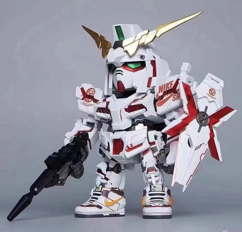 QMSV Nike SB - RX-0 Unicorn Gundam [White/ Black]