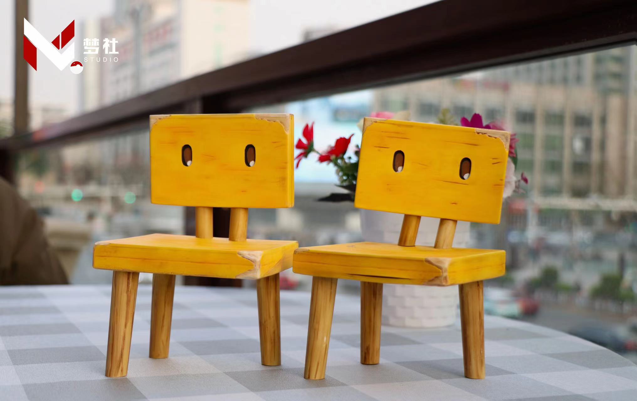Dream Club Studio - Suzume’s Chair [2 Variants]