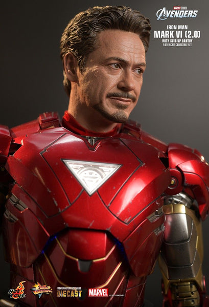 Hottoys - Iron Man Mark VI (2.0) With Suit-Up Gantry [MMS688D53]