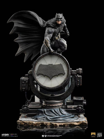Iron Studios - Batman on Batsignal
